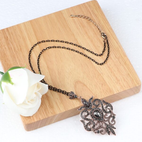 Vintage Crystal Pendant Necklace for Women - Image 4