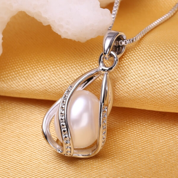 Elegant Pearl Drop Pendant Necklace - Image 3