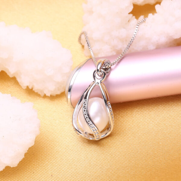 Elegant Pearl Drop Pendant Necklace - Image 5