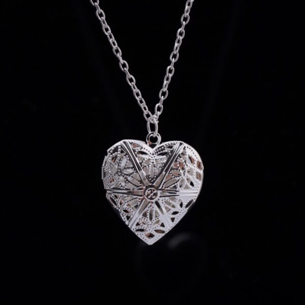 Women's Heart Shaped Pendant Necklace - Image 6