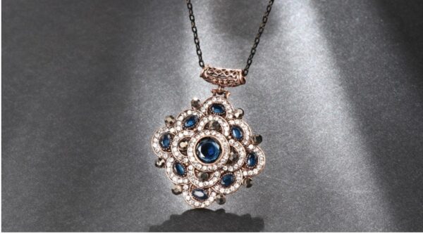 Women's Ethnic Style Crystal Flower Necklace - Image 4