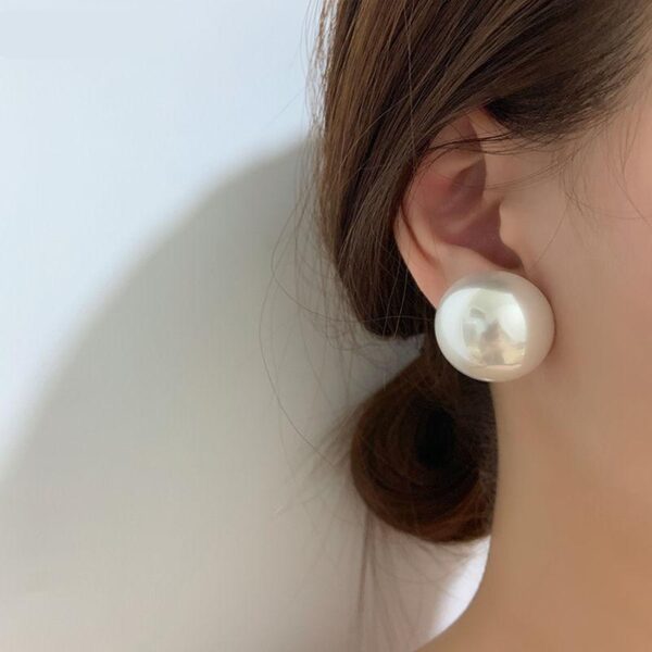 Minimalistic Retro Pearl Stud Earrings