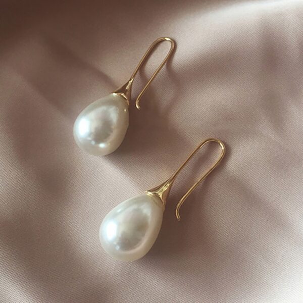 Minimalistic Pearl Women's Earrings - Image 5