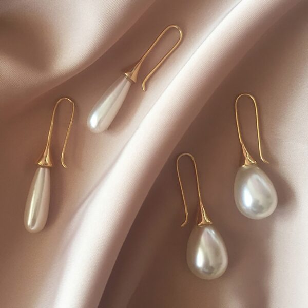 Minimalistic Pearl Women's Earrings - Image 3