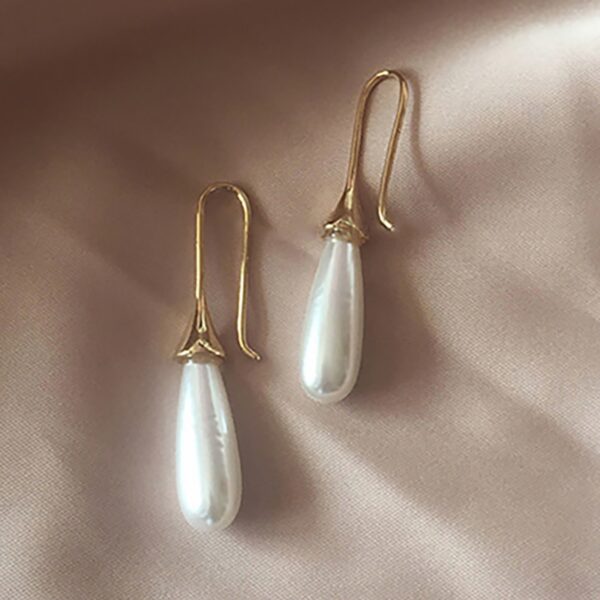 Minimalistic Pearl Women's Earrings - Image 6