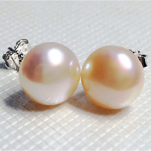 Classic Pearl Stud Earrings - Image 4
