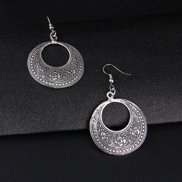 Vintage Flower Patterned Drop Earrings - Image 6