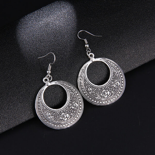 Vintage Flower Patterned Drop Earrings - Image 4