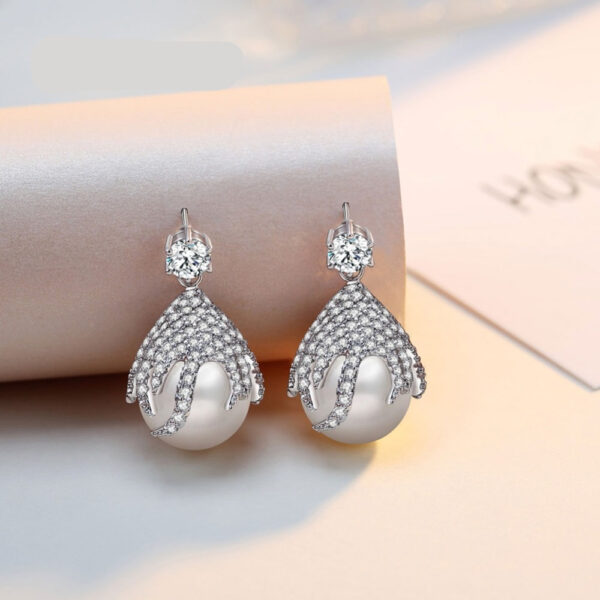 Women's Elegant Round Pearl Rhinestone Earrings - Image 3