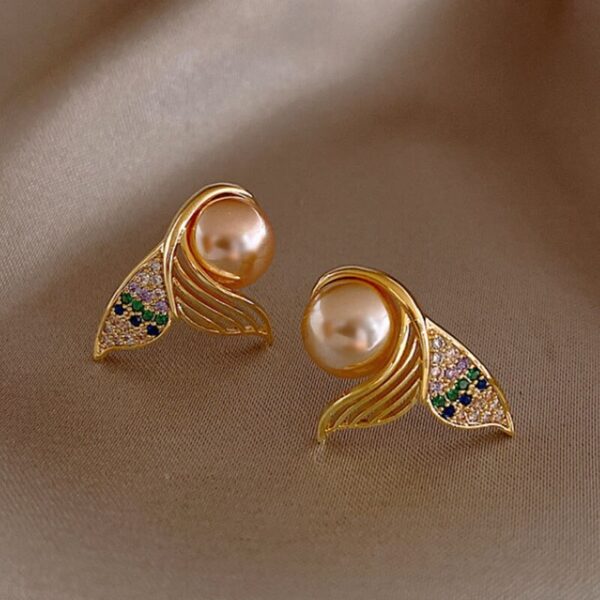 Trendy Cute Crystal Stud Earrings - Image 5