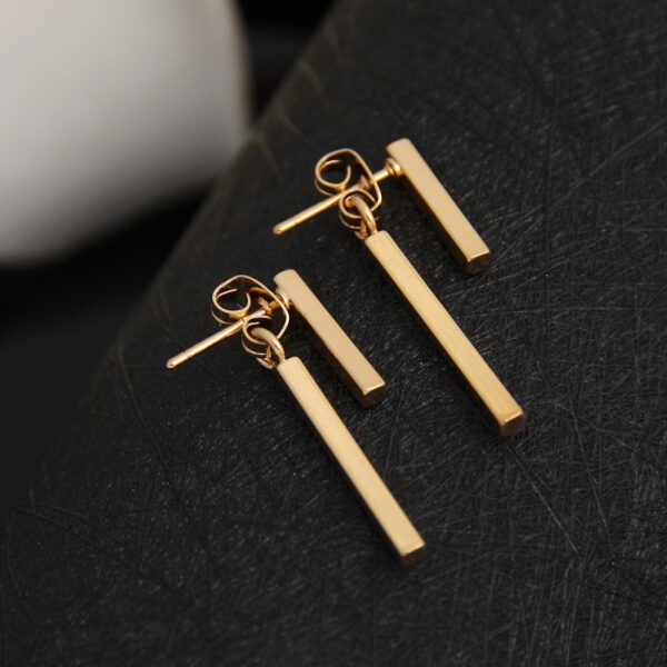 Stylish Simple Design Women's Earrings - Image 5