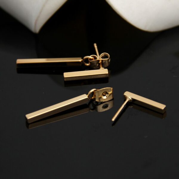 Stylish Simple Design Women's Earrings - Image 6