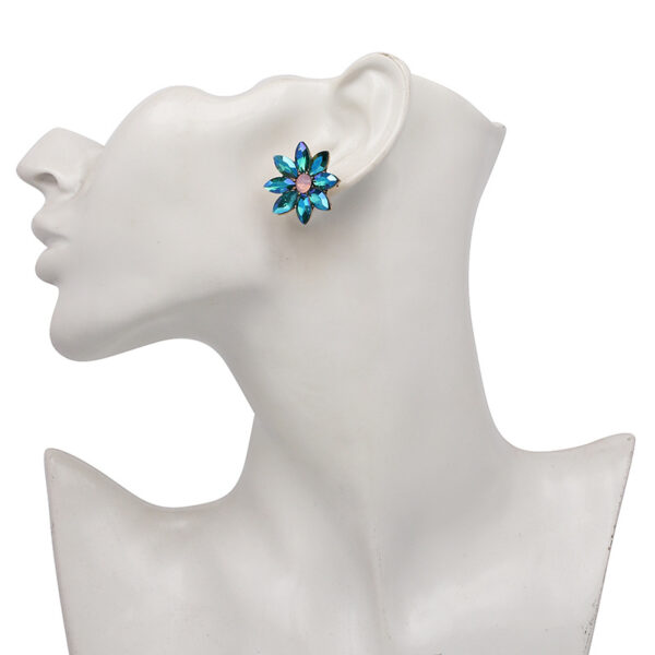 Crystal Flowers Rhinestone Stud Earrings - Image 3