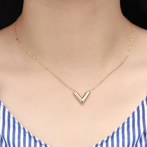 Minimalist Women's Necklace with "V" Shaped Pendant - Image 7