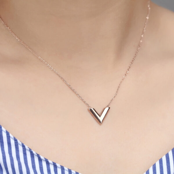 Minimalist Women's Necklace with "V" Shaped Pendant - Image 6